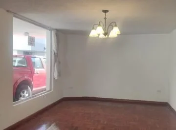 Casa de Venta en Monteserrin 3 Dorm., en Conjunto, 2 Parqueos — imagen 3