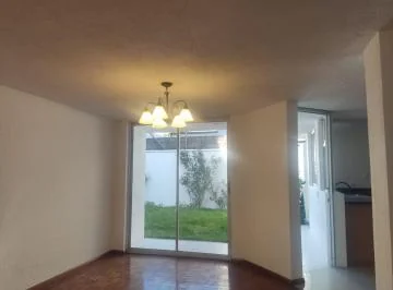 Casa de Venta en Monteserrin 3 Dorm., en Conjunto, 2 Parqueos — imagen 2