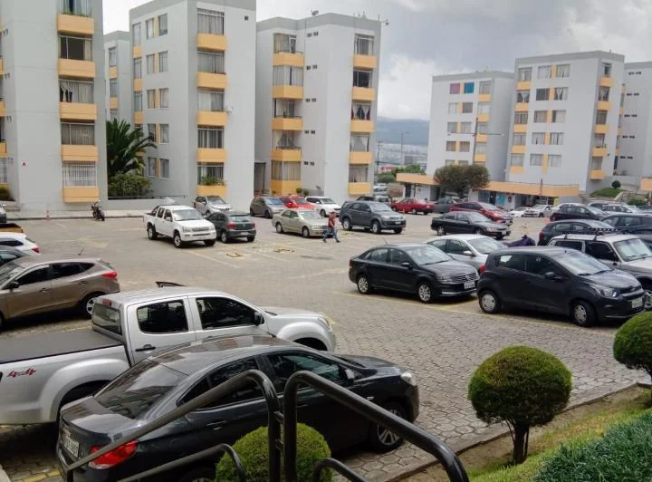 Venta Departamento 3 Dorm. Cerca Kia de La Galo Plaza Laso Conjunto Vista Alegria — imagen 1