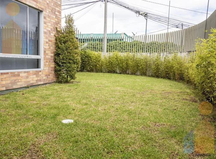 Vendo Departamento 3 Dorm. con Terraza Privada, Ubicado en Sector de Bellavista. Provincia de Pichincha — imagen 1