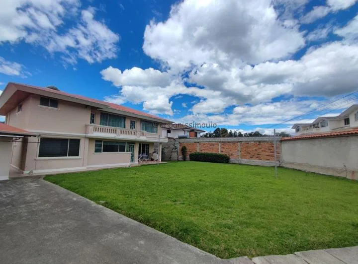 H/ Urbanización La Colina. Casa Independiente en Venta, 269.000usd — imagen 1