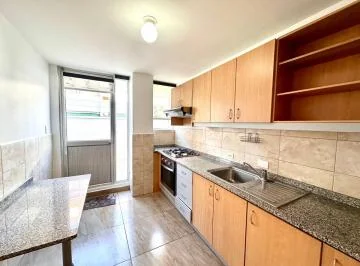 Carolina (Sector Colegio Benalcazar) - Departamento de Venta con Patio Privado — imagen 4