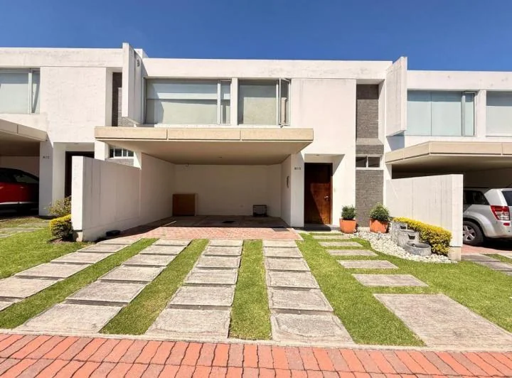 Se Vende Casa 3 Hab + 2 Parq - Sector El Nacional - Tumbaco — imagen 1