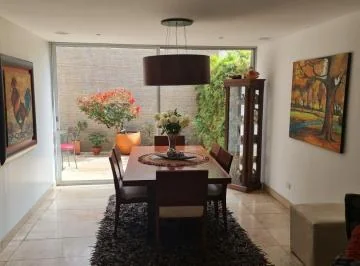 Linda Casa de Venta por El Reservorio de Cumbayá! Colegio Menor! — imagen 3