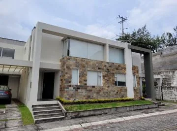 Casa de Venta, Los Chillos, La Armenia, Piscina, 3 Dorm. — imagen 5