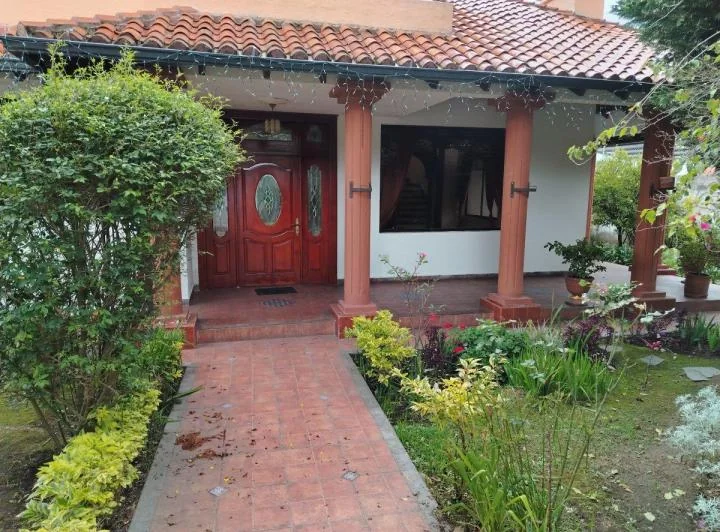 Oportunidad Vendo Casa Independiente 800 Mc Dos Plantas 2000 Mt Ideal Para Vivienda o Negocio — imagen 1