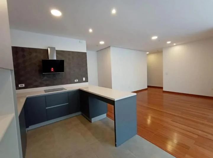 Departamento en Venta, 2 Dorm, 2 Parquead, 130 m² - $164.000 Sector González Suarez — imagen 1