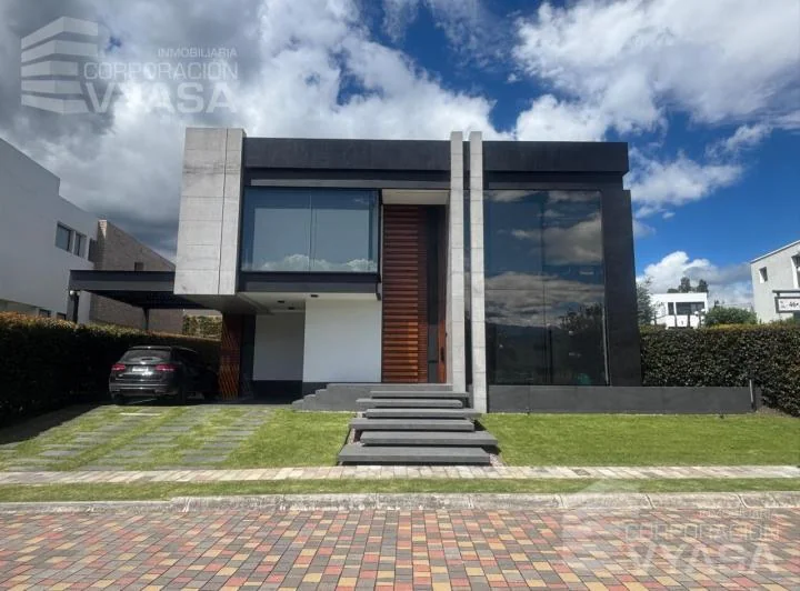 Puembo - Villa Fontana, Hermosa Casa en Venta de 475 m² — imagen 1