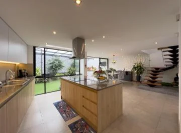Hermosa Casa Exclusiva en Venta, Pacho Salas Tumbaco, 3 Habitaciones, Cerca de Cumbayá — imagen 2