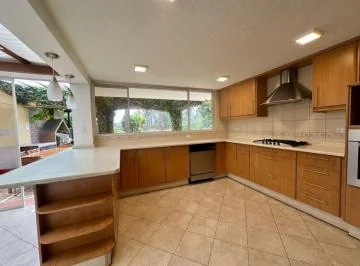 Hermosa Casa de Venta en Tumbaco! Espacios Verdes! — imagen 4