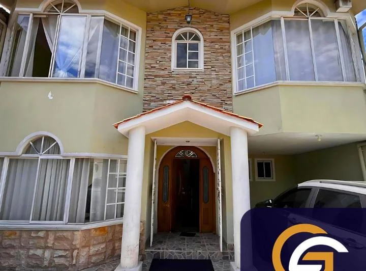 ¡Inversión Inteligente en Conocoto! Casa a Desnivel con Plusvalía Comprobada — imagen 1
