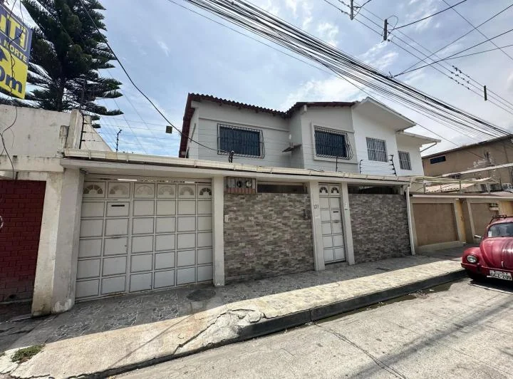 Casa en Venta en Urdesa Norte, Guayaquil, Chrc, Guayas — imagen 1