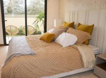 Exclusivo Departamento con Jardín Privado Dentro de Urb. Lomas de Monteserrin — imagen 3
