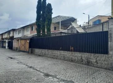 Vendo Casa Esquinera 2 Plantas con Terreno, Sector Embajada Americana, Conjunto Farsalia. Provincia de Pichincha — imagen 5