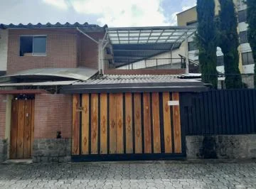 Vendo Casa Esquinera 2 Plantas con Terreno, Sector Embajada Americana, Conjunto Farsalia. Provincia de Pichincha — imagen 4
