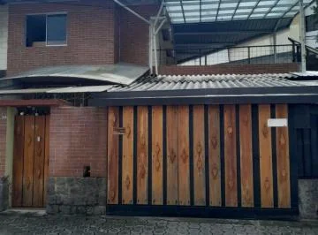 Vendo Casa Esquinera 2 Plantas con Terreno, Sector Embajada Americana, Conjunto Farsalia. Provincia de Pichincha — imagen 3