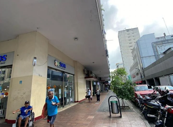 Venta de Hermoso Local Esquinerode Oportunidad con Mezzanine Boyaca y Velez Esquina, Guayas — imagen 1