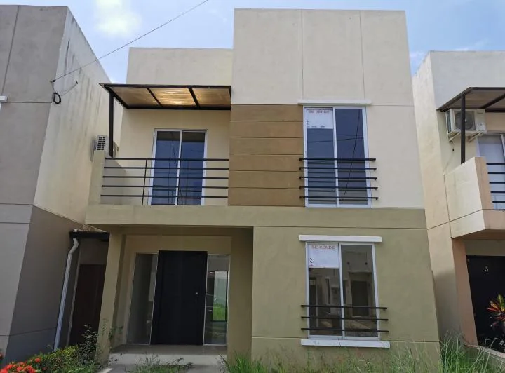 Casa de Venta en Urbanización La Gran Vittoria, de Estreno, 3 Dorm.. Guayas — imagen 1