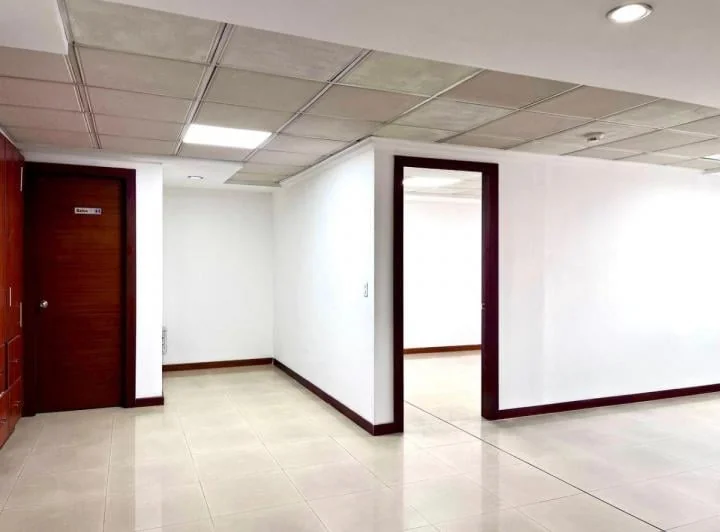 Oficina en Venta – Av República y Pradera | Edificio Torre República — imagen 1