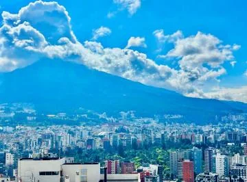Hermoso Departamento de Venta en Sector González Suárez con Vista Panorámica! — imagen 5