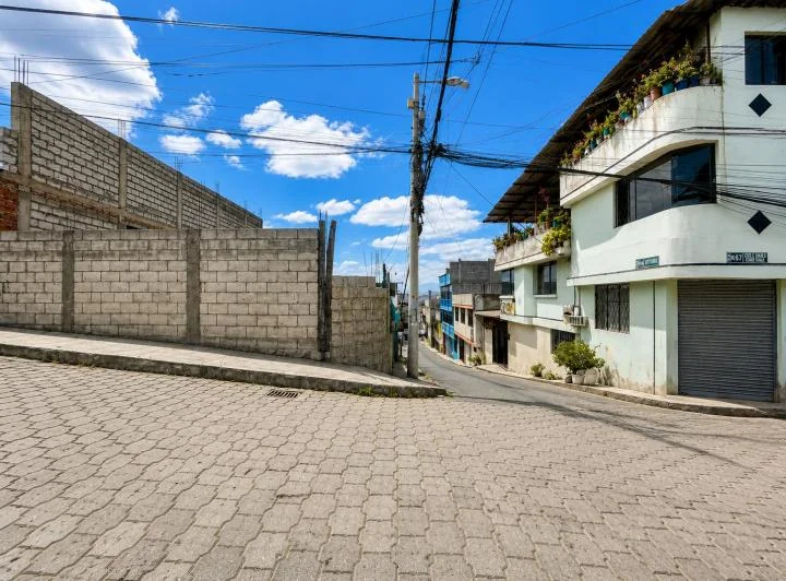 Terreno Esquinero 180 m² Para Proyecto, La Bota — imagen 1