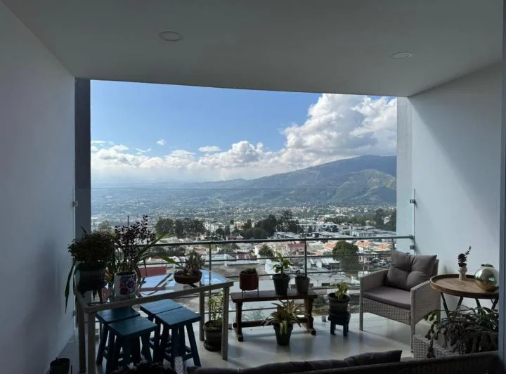 Departamento con Terraza en Venta, Cumbaya — imagen 1