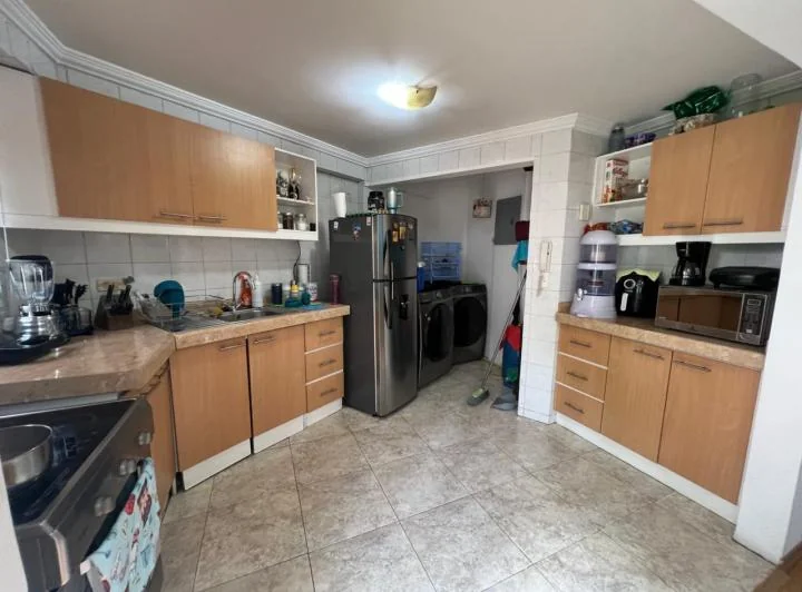 La Prensa - Departamento con Blacón Remodelado en Venta Sector Parque Inglés, Norte de Quito — imagen 1