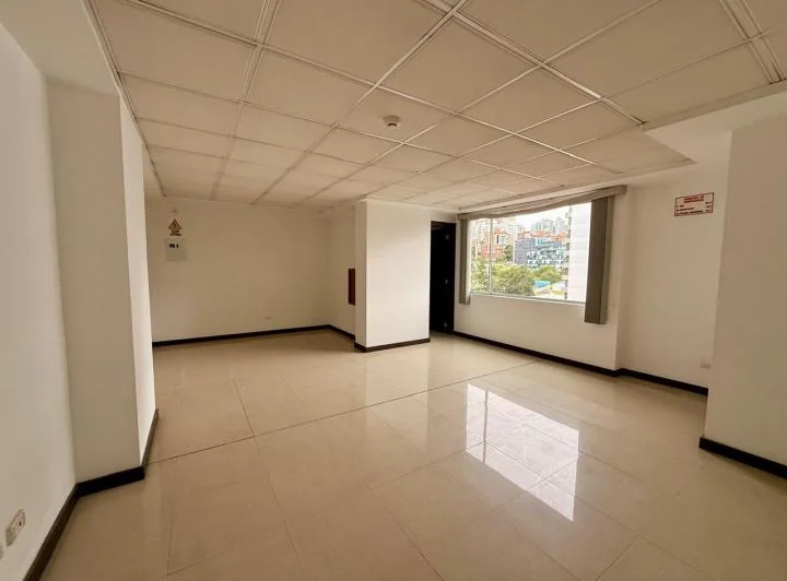 Venta Oficina con Parqueadero, Sector Bellavista — imagen 1
