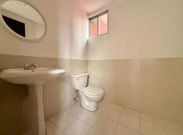 Venta Oficina con Parqueadero, Sector Bellavista — imagen 3