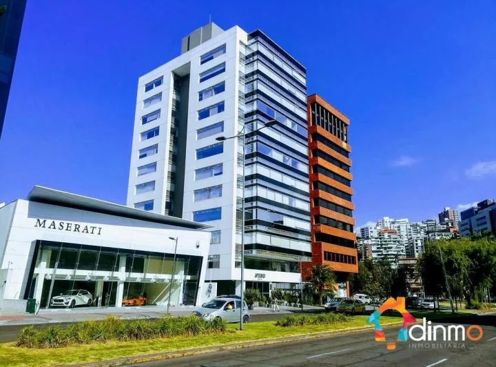 Vendo Oficina Esquinera Quito La Carolina / Vista de Lujo — imagen 1