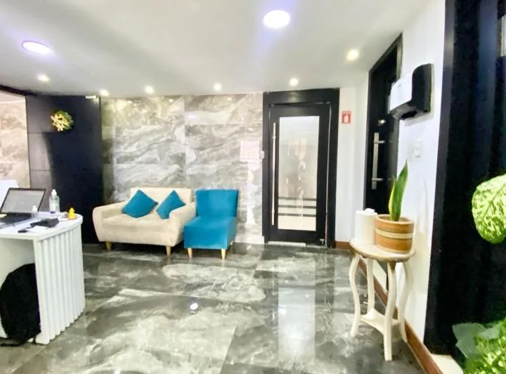 Oficina en Venta 83 m² 2 Parquederos Cubiertos La Mariscal Quito — imagen 1