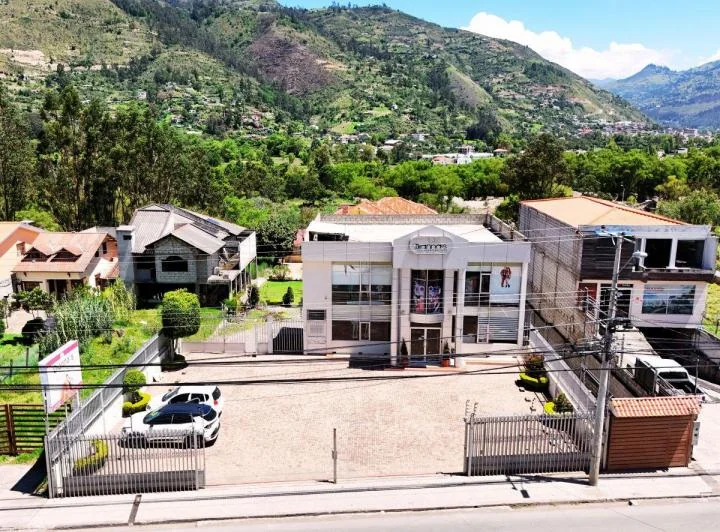En Venta Casa Comercial en Gualaceo - Bullcay, Azuay — imagen 1
