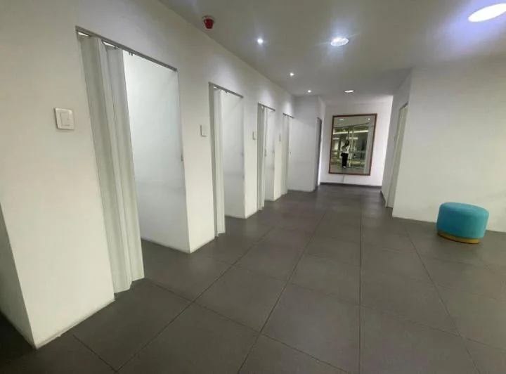 Oficina de 67 m² en Cumbayá – Ubicación Estratégica y Excelente Iluminación — imagen 1
