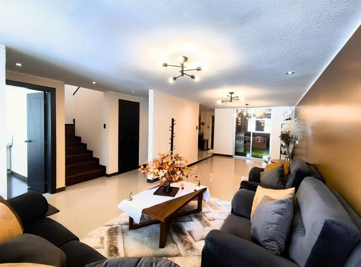 Casa de 279 m² en Conjunto Exclusivo de Solo 4 Viviendas con Jardín Privado y Bbq | La Armenia 1 — imagen 1