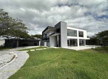 Espectacular Casa Independiente en Puembo 2338 Mtrs Terreno, Construcciòn 370 Mtrs2 — imagen 5