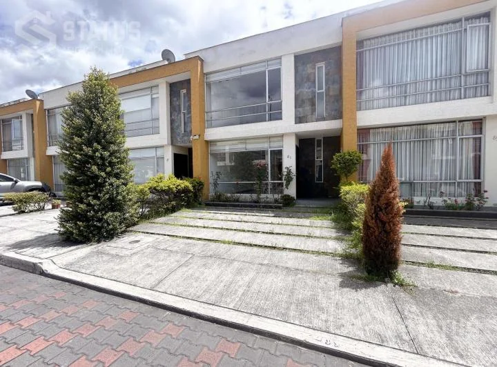 Venta de Casa en Conjunto Sector Fajardo - Cerca Al Estadio del Independiente del Valle — imagen 1