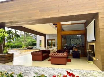 Espectacular Casa de Venta por Hilacril Tumabco! Piscina! Vista! — imagen 4