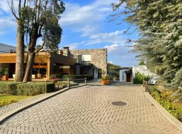 Espectacular Casa de Venta por Hilacril Tumabco! Piscina! Vista! — imagen 2