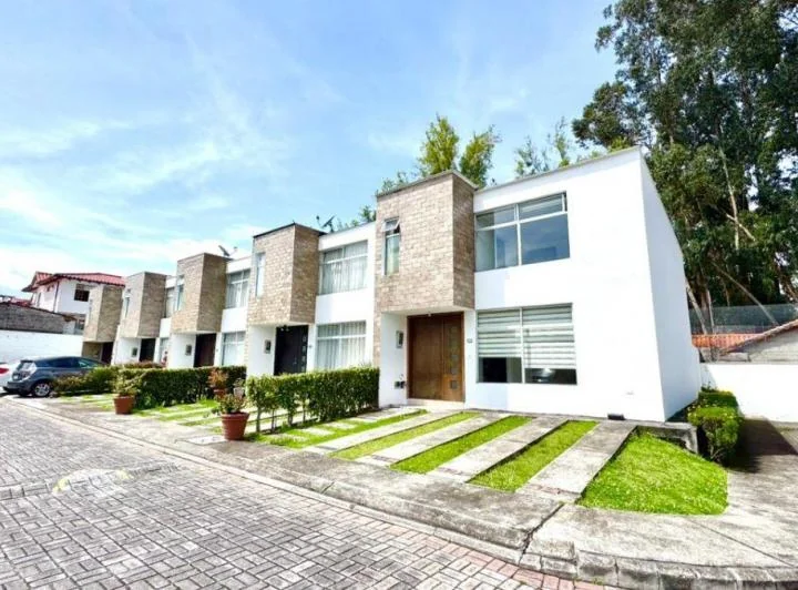 Casa de 3 Hab en Venta Mirasiera - Valle de Los Chillos — imagen 1