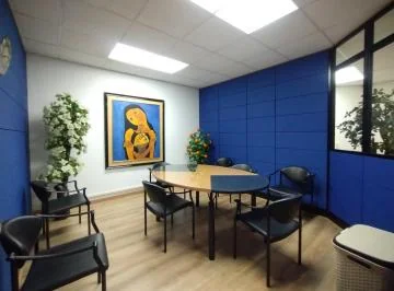 Venta Oficina Remodelada con 2 Parqueaderos - Av Colón y Av Amazonas — imagen 5