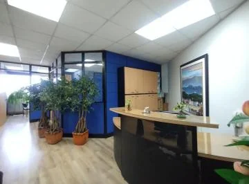 Venta Oficina Remodelada con 2 Parqueaderos - Av Colón y Av Amazonas — imagen 4