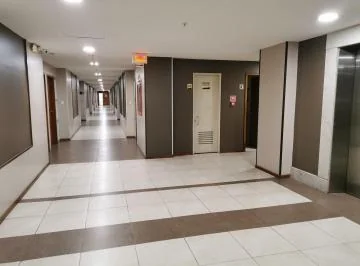 Oficina de Venta en Edificio Trade Building, 41 m², Incluye 1 Parqueo. Guayas — imagen 2