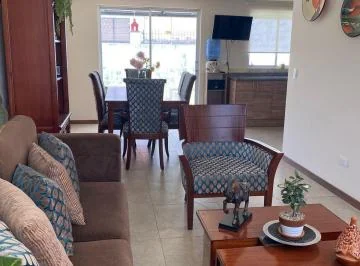 Conocoto Casa Moderna con Amplio Jardin Valle de Los Chillos — imagen 3