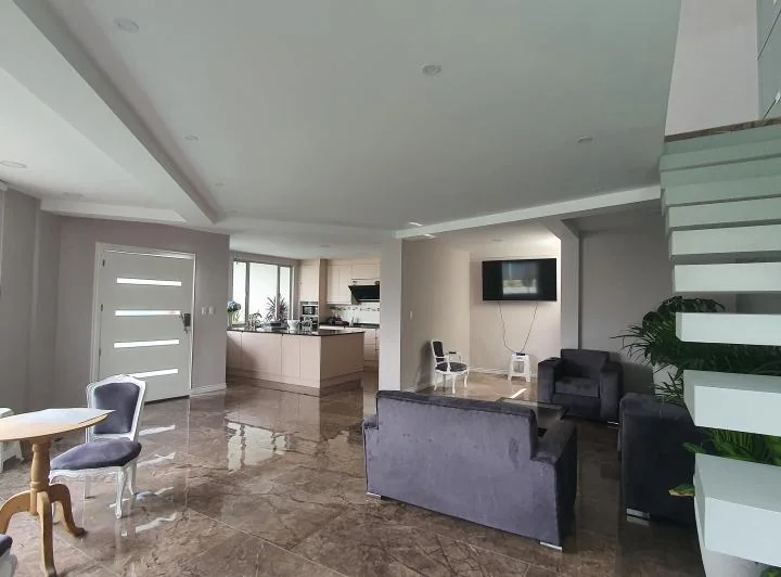 Venta Casa en San Juan de Cumbayá Urbanización Yanazarapata a 700 m de La Ruta Viva — imagen 1