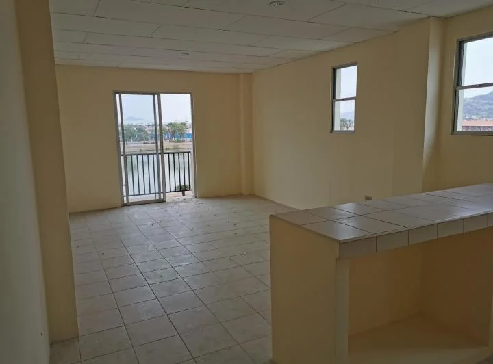 Oficina o Departamento en La Urbanización Metrópolis 2, con Parqueo. Guayas — imagen 1