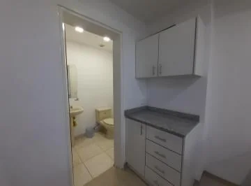 Consultorio Amoblado en Venta, Ingreso a La Urb. El Condado — imagen 4