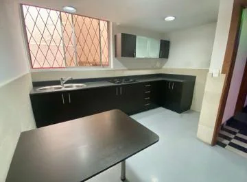 Propiedad en Venta con Dos Oficinas Comerciales, Sector Rumipamba — imagen 2