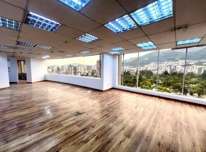 Mv - Sector La Carolina en Venta Oficina con Vista Al Parque La Carolina, Edificio Corporativo — imagen 1