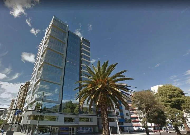 Oficina de Venta La Carolina Edificio de Lujo Aceptamos Propiedad de Menor Valor — imagen 1