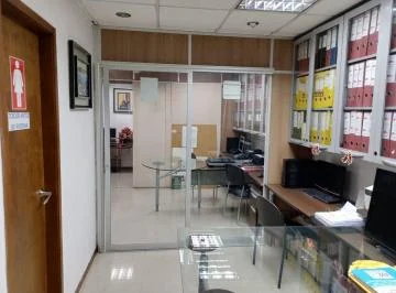 Oficina Amoblada de Venta en El Edificio Trade Building, 1 Parqueo. Guayas — imagen 4
